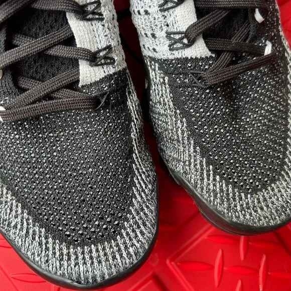 Nike Black and White Sneakers - Picture 5 of 7